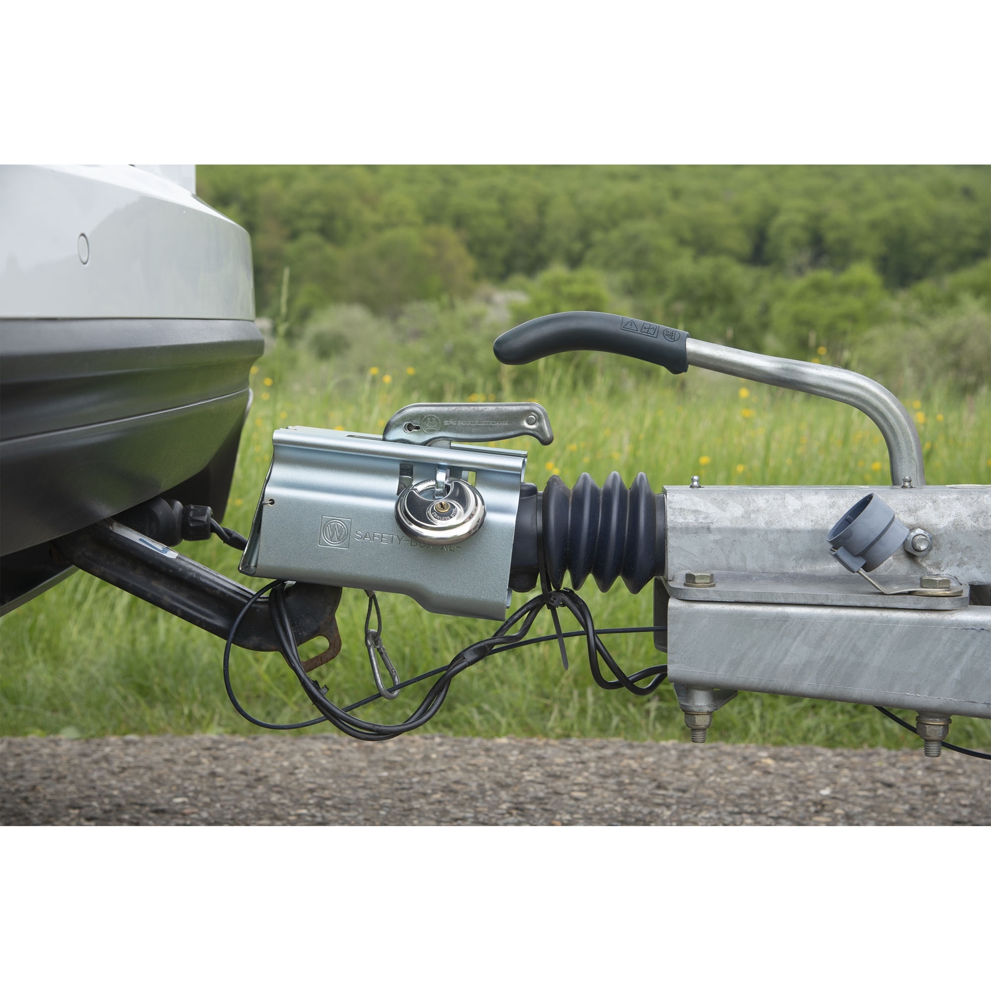 Universal coupling lock, foldable